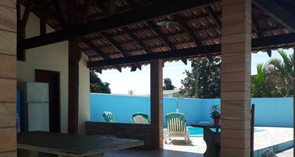 Casa Simples com Quiosque e Piscina