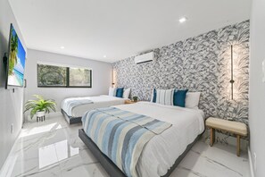 6 bedrooms, iron/ironing board, travel crib, free WiFi - Family Luxe Paradise: Pool/Games/BBQ & Playground (Miami)