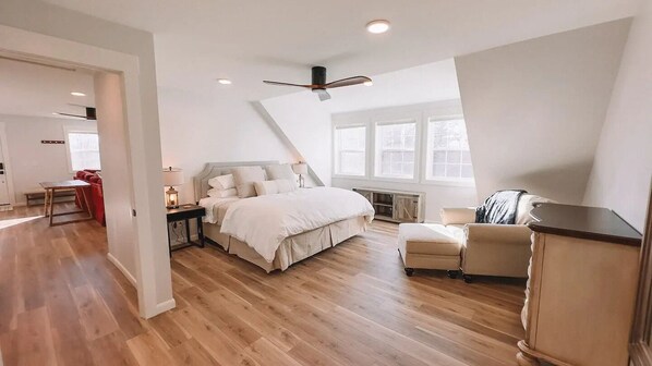 1 室のベッドルーム、アイロン / アイロン台、旅行用ベビーベッド、WiFi (無料)