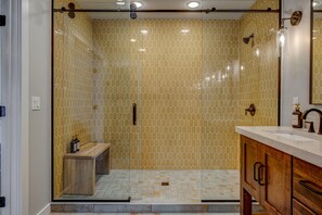Hair dryer, towels, soap, shampoo - Alma Away For Your Perfect Western Stay (Casper)