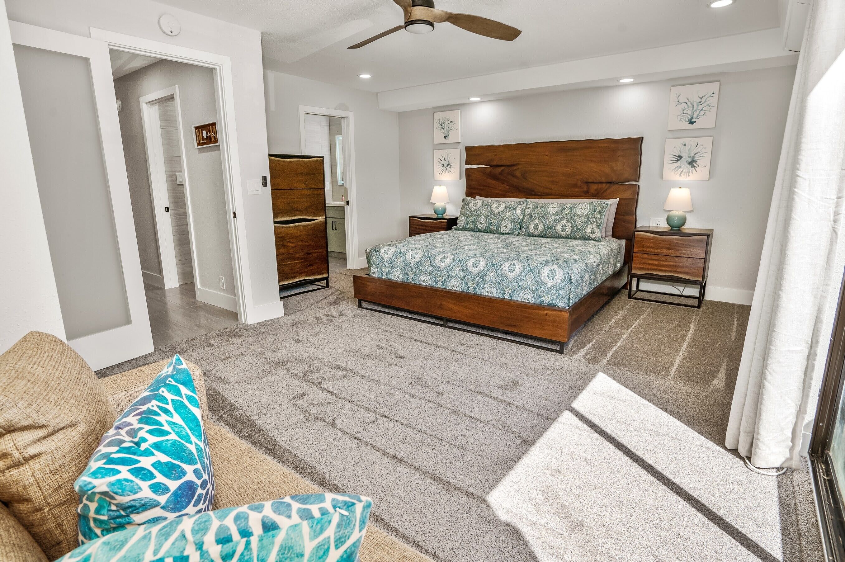 Appartement luxueux, 2 chambres, cuisine, vue sur l’océan | 2 chambres, literie hypoallergénique, décor unique, ameublement unique