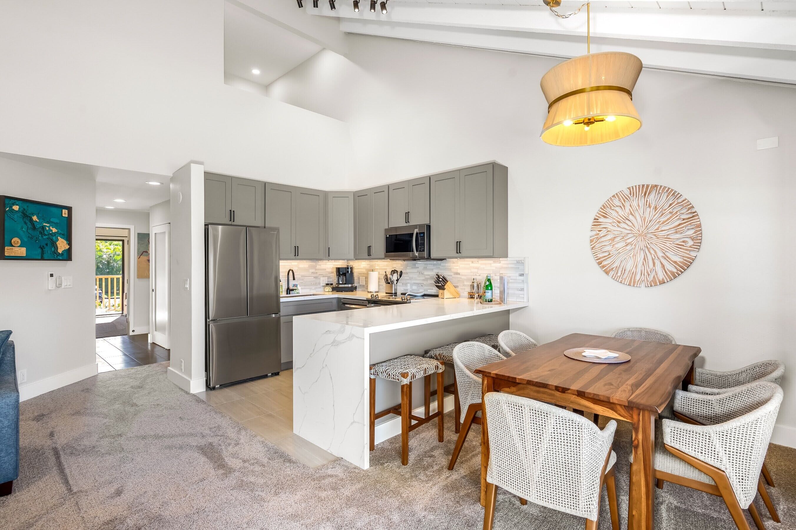 Appartement luxueux, 2 chambres, cuisine, vue sur l’océan | Salle à manger