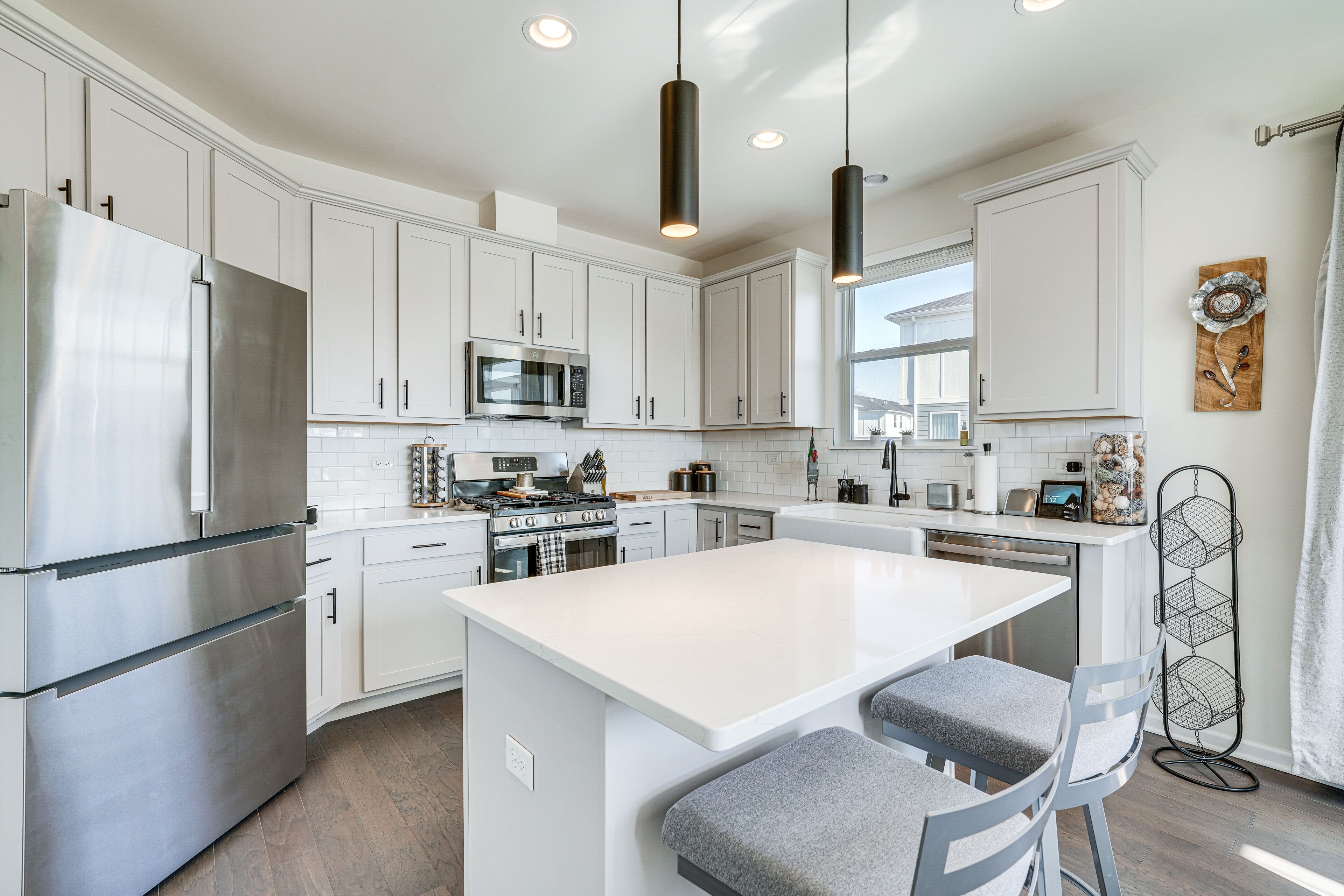 Pet-Friendly Warrenville Townhome w/ Gas Grill!