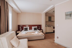 In-room safe, iron/ironing board, WiFi, bed sheets