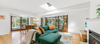 Pet friendly+ walk to beach