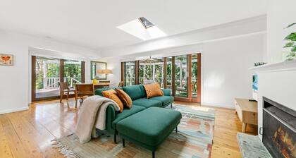 Pet friendly+ walk to beach