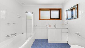 Hair dryer, towels - Pet friendly+ walk to beach (PEARL BEACH)