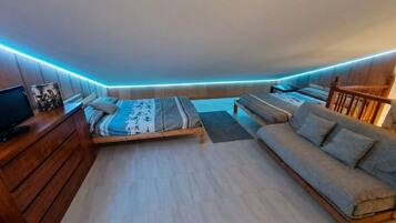 4 slaapkamers, een strijkplank/strijkijzer, gratis wifi, beddengoed