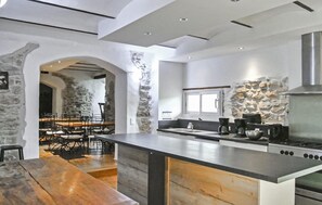 Réfrigérateur, four, plaque de cuisson, lave-vaisselle