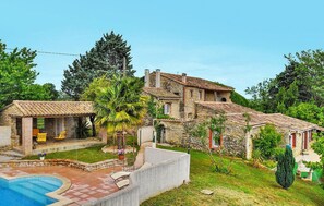 Exterior - Cozy home in St Sauveur de Cruzière (St Sauveur de Cruzière)