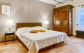 8 Schlafzimmer, Reisekinderbett, kostenloses WLAN, Bettwäsche