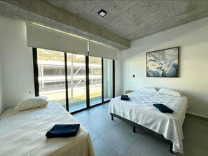 3 habitaciones, tabla de planchar con plancha, wifi y ropa de cama 