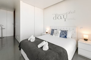 3 bedrooms, iron/ironing board, travel cot, Internet