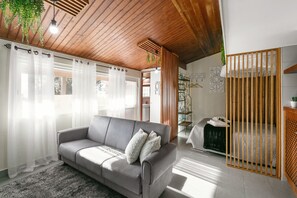 Cuna de viaje, wifi, ropa de cama