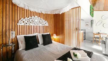 Travel cot, WiFi, bed sheets