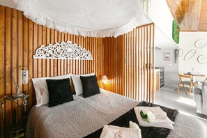 Cuna de viaje, wifi y ropa de cama 