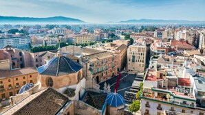 A cityscape with historic buildings, a prominent church with a blue dome, and a clear view of distant mountains. - Vrbo Teste 2 Casa Teste (Porto)