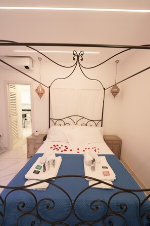 3 bedrooms, iron/ironing board, travel cot, WiFi