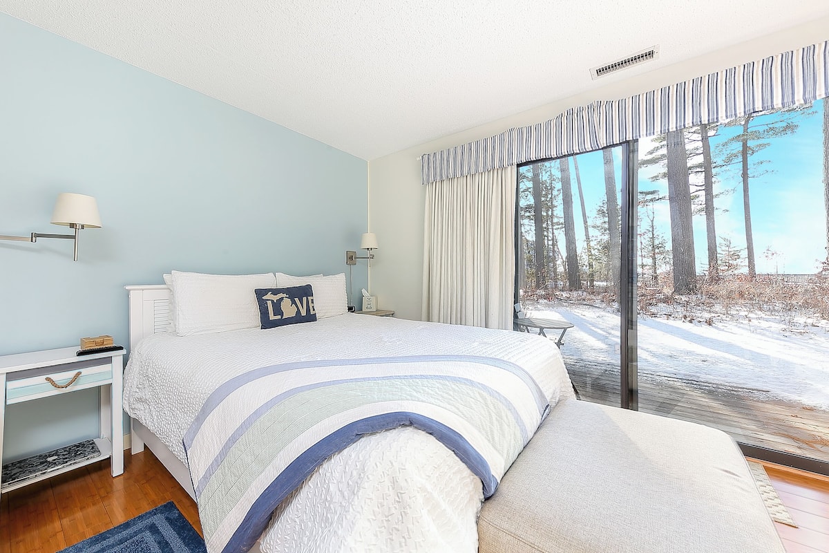 Signature Studio, 1 Bedroom | 1 bedroom, free WiFi, bed sheets