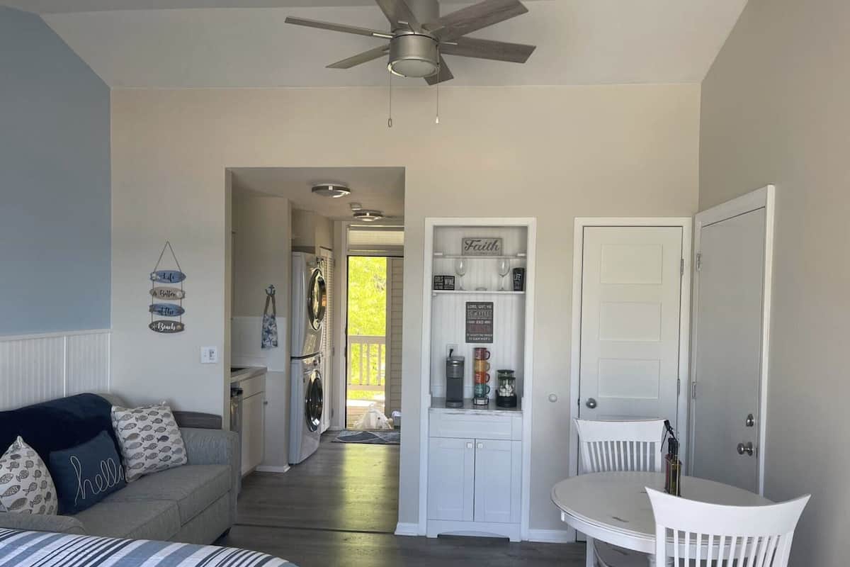 Signature Studio, 1 Queen Bed with Sofa bed | 1 bedroom, free WiFi, bed sheets