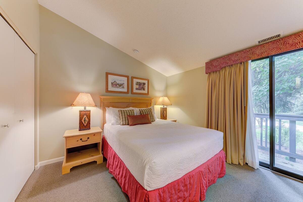 Signature Condo, 1 Queen Bed (7) | 1 bedroom, free WiFi, bed sheets