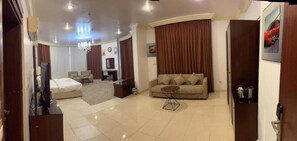 Studio Panoramique, vue lac | Coffres-forts dans les chambres, chambres insonorisées, Wi-Fi gratuit