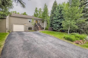 Exterior - 4 bedroom Luxury Mountain Chalet (private hot tub) (Eagle-Vail)