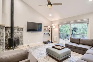 スマートテレビ、暖炉、ステレオ、PC モニター