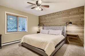 4 室のベッドルーム、デスク、旅行用ベビーベッド、WiFi (無料)