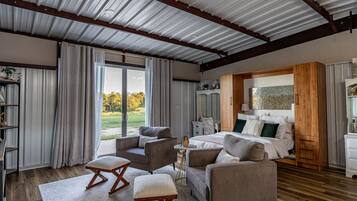 1 dormitorio, escritorio, tabla de planchar con plancha y wifi