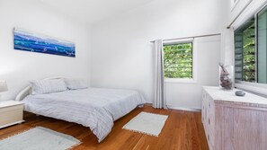 4 bedrooms, iron/ironing board