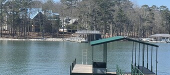Waterfront Lake Hartwell High-End RENOVATED Cottage - 3/1 w/ amazing DEEP WATER