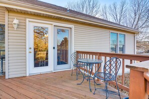 Outdoor dining - Stockton Home w/ Deck & Gas Grill ~ 1 Mi to Lake! (Stockton)