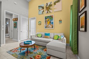 Smart TV - "Twist of Lime" 1 Bedroom Cottage near Disney (Kissimmee)