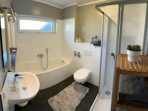 Handtücher, Seife, Toilettenpapier