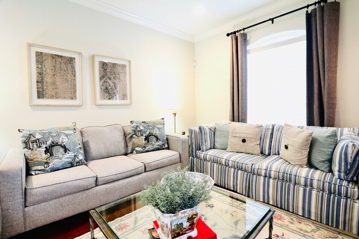 The Carl, 1 mi from Sq & Campus!