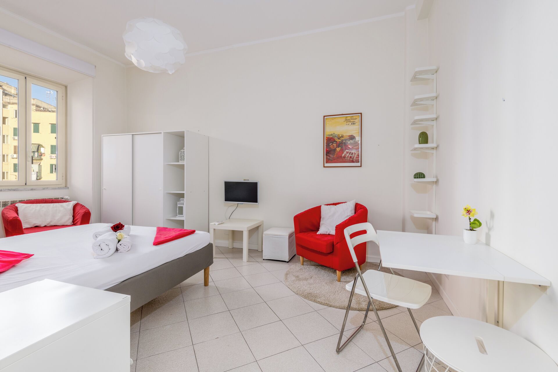 3 slaapkamers, een kluis op de kamer, een bureau