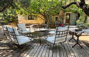 屋外ダイニングエリア