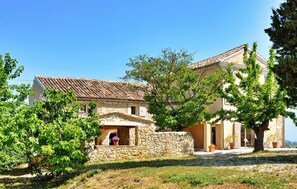Exterior - Gorgeous home in St Sauveur de Cruzière (St Sauveur de Cruzière)