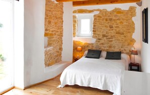 8 Schlafzimmer, Reisekinderbett, kostenloses WLAN, Bettwäsche