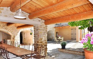 Outdoor dining - Gorgeous home in St Sauveur de Cruzière (St Sauveur de Cruzière)