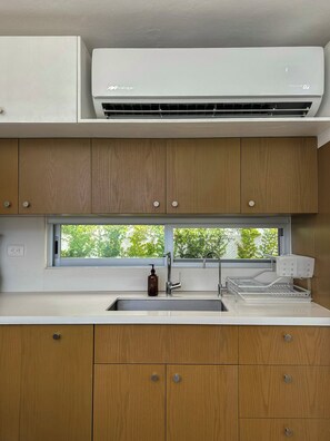 冰箱、微波炉、烤箱、炉灶