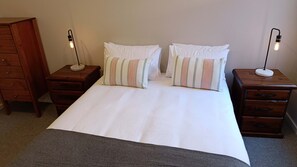 2 bedrooms, iron/ironing board, WiFi, bed sheets