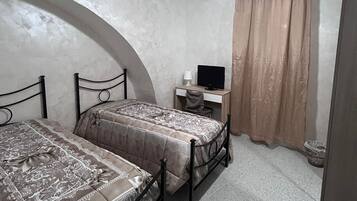 2 camere, una scrivania, Wi-Fi, lenzuola