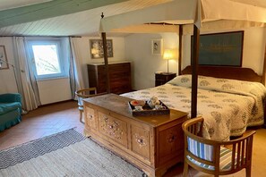 7 bedrooms, desk, iron/ironing board, WiFi
