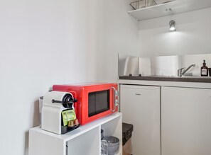 Fridge, microwave, stovetop, coffee/tea maker