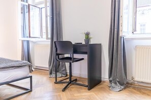 2 bedrooms, desk, WiFi, bed sheets