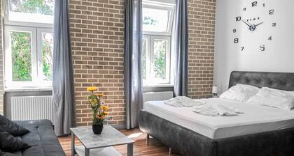 Inviting Simmering Apartment with 2 Bedrooms