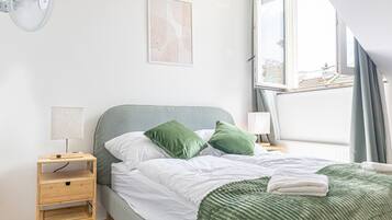 2 bedrooms, desk, iron/ironing board, WiFi