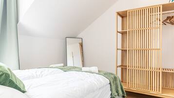2 bedrooms, WiFi, bed sheets